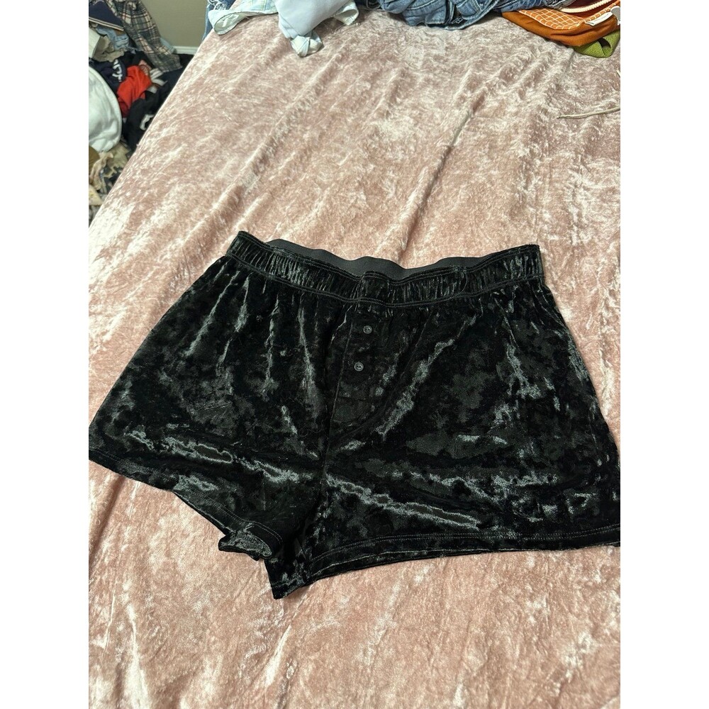 Vs pink new with tags black shorts